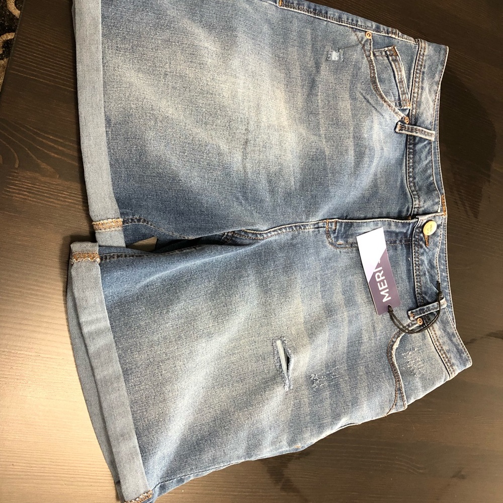 Everit Shorts with Rolled Hem